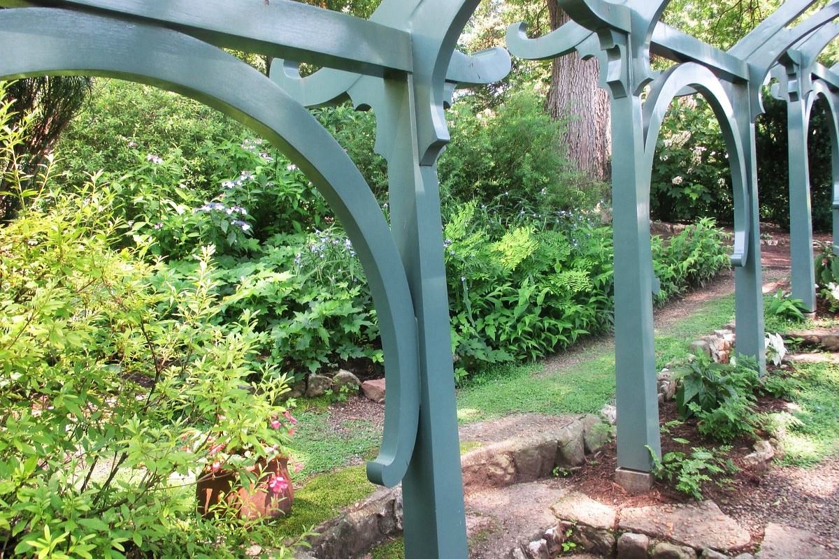 mysteries-of-tennessees-savage-gardens
