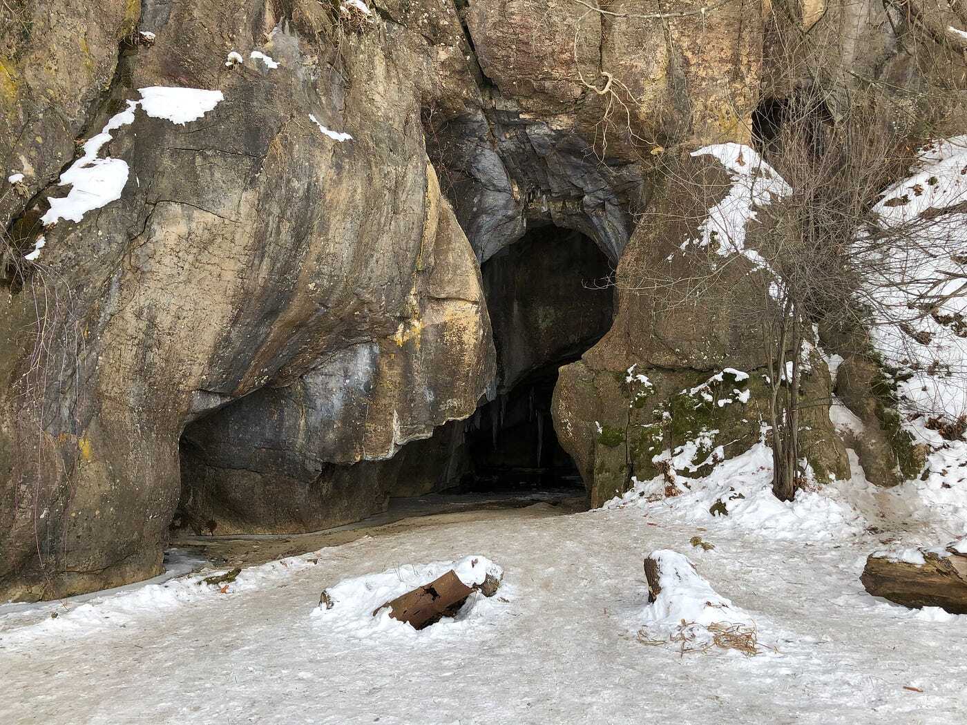 Mysteries-Of-Vermont8217s-Lone-Rock-Caves mysteries-of-vermonts-lone-rock-caves