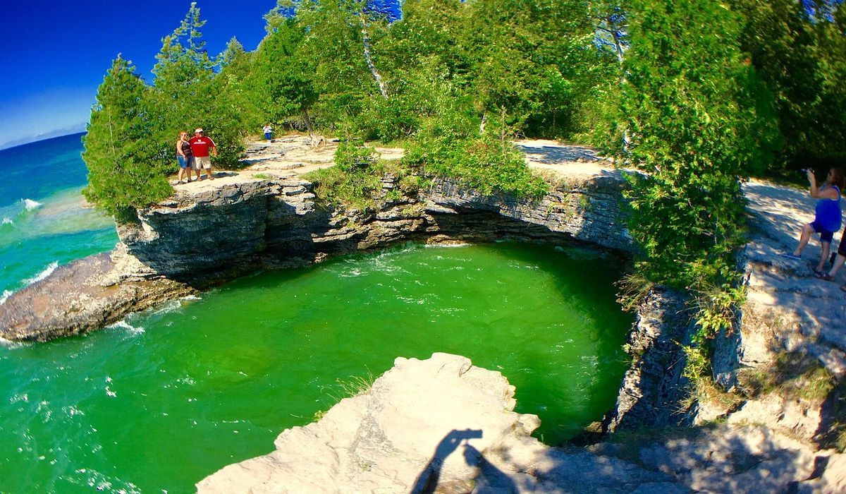mysteries-of-wisconsins-cave-point-waters
