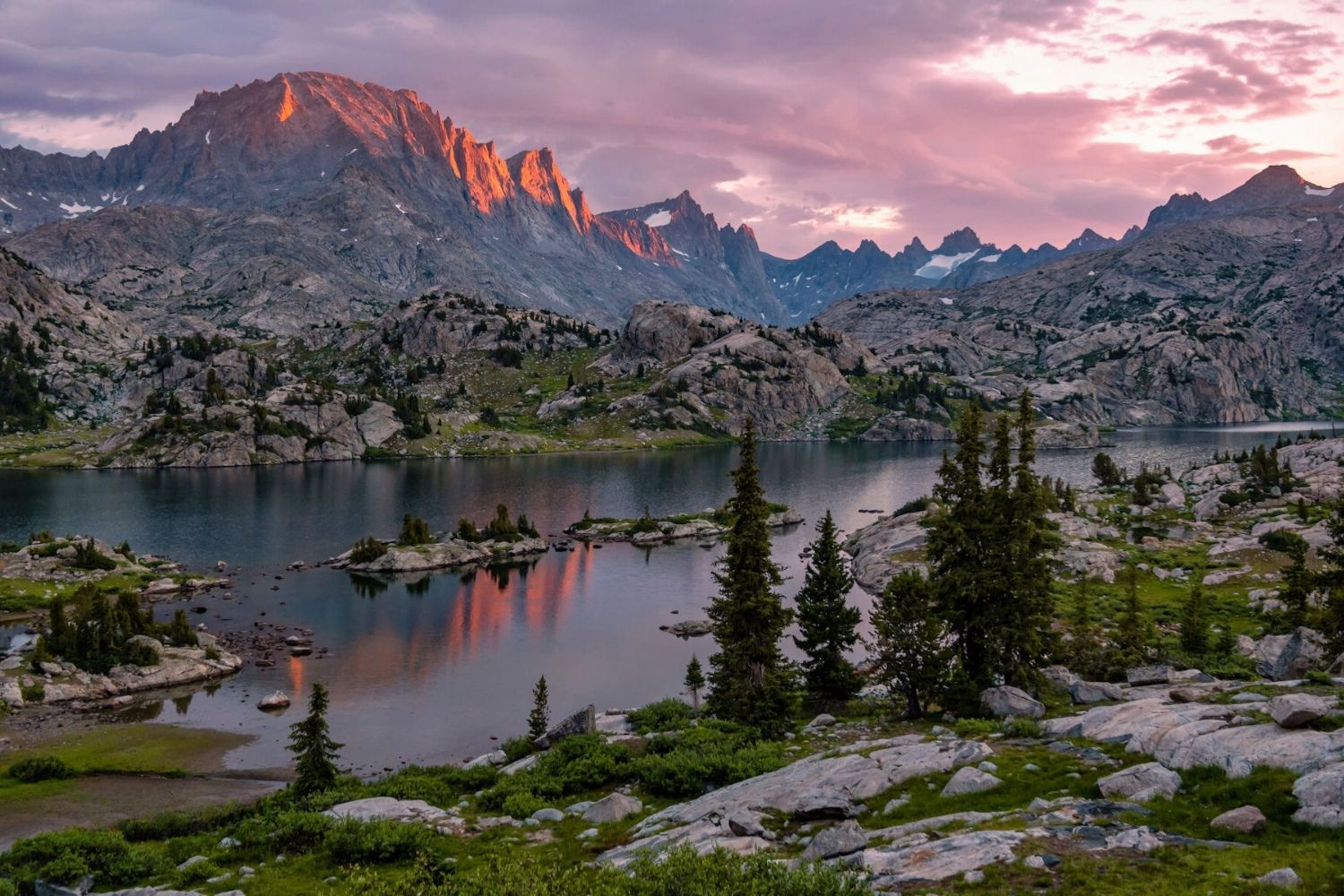 mysteries-of-wyomings-island-lake