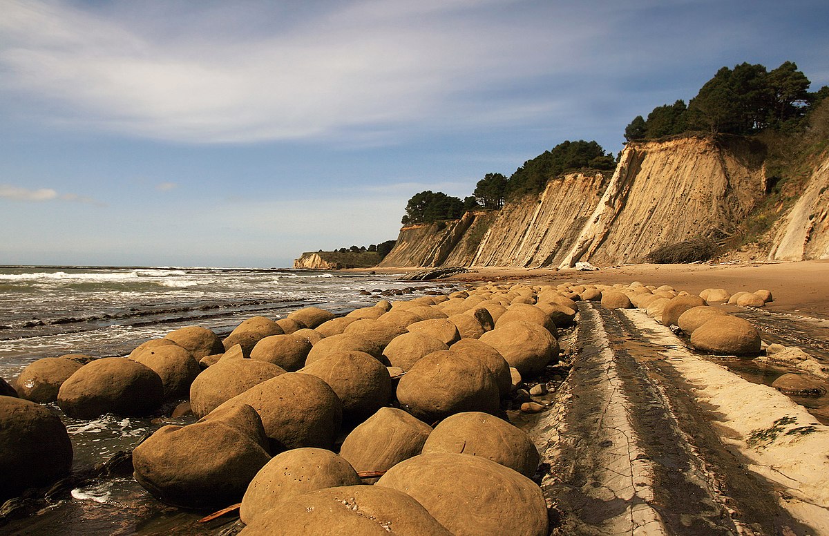 mystery-of-californias-bowling-ball-beach