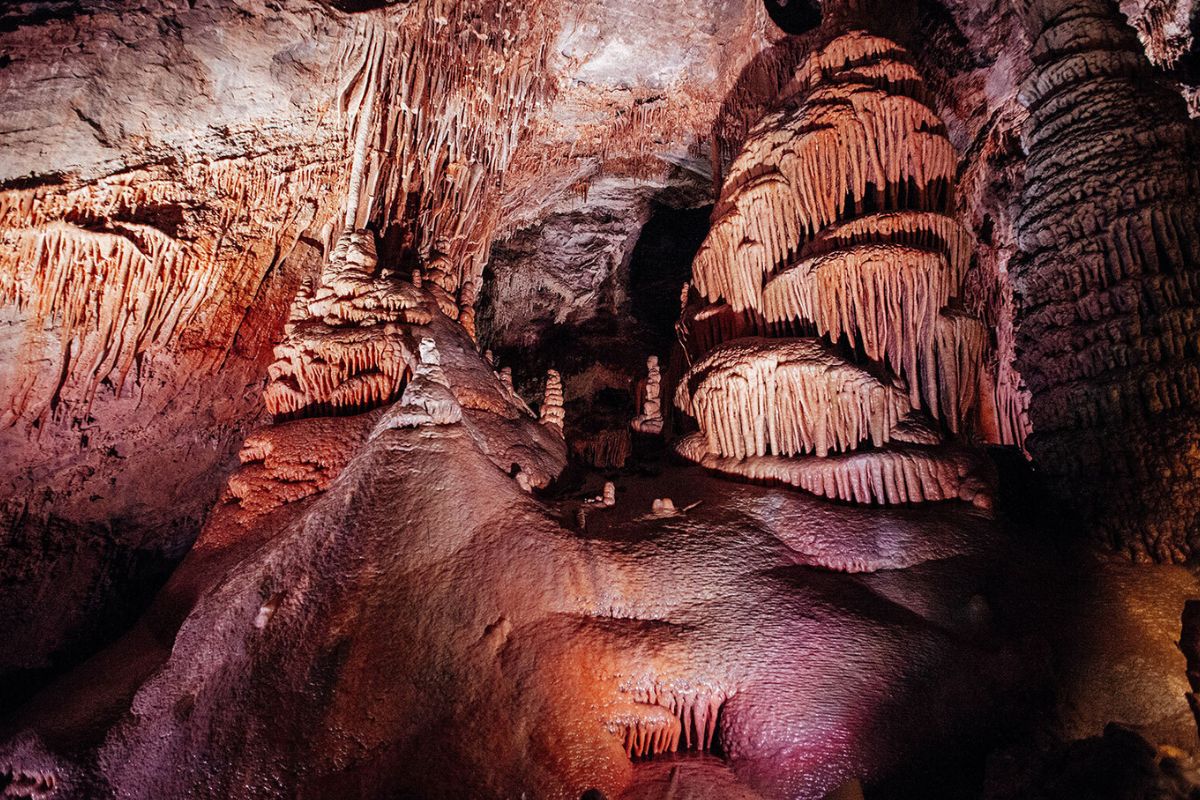 secret-depths-of-montanas-lewis-cave