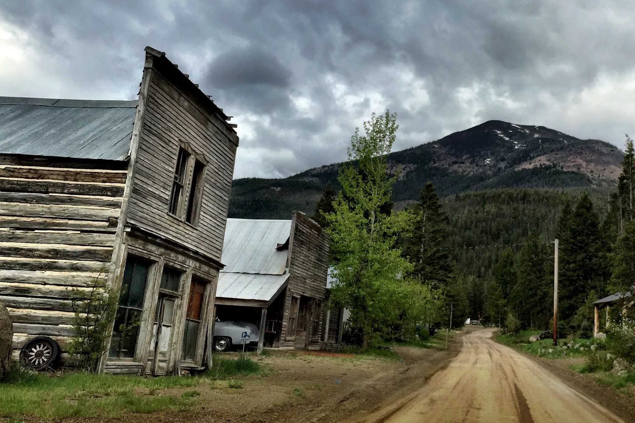 secret-ghost-towns-of-montanas-rimini