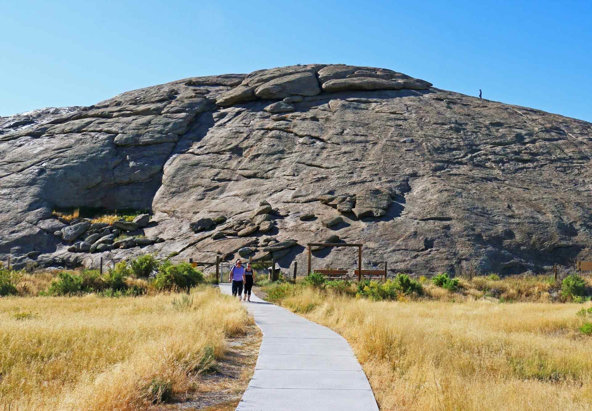 secrets-behind-wyomings-independence-rock