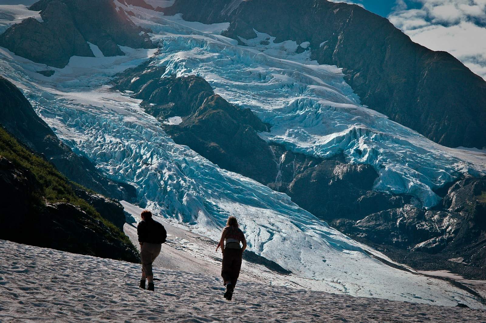 secrets-beneath-alaskas-byron-glacier