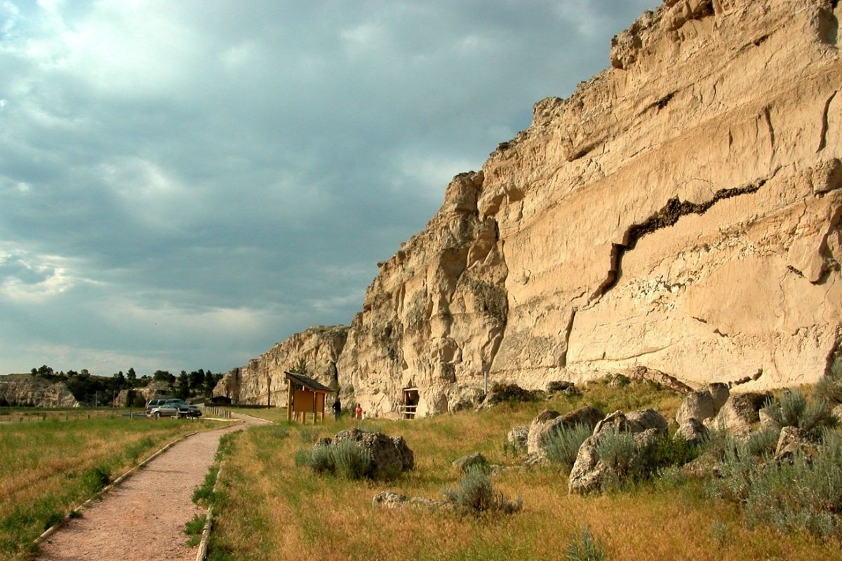Secrets-Beneath-Wyoming8217s-Register-Cliff secrets-beneath-wyomings-register-cliff