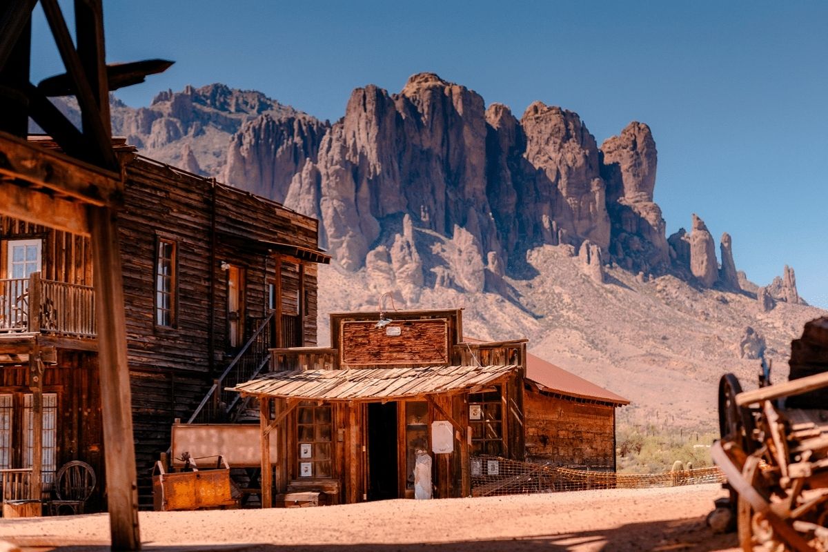 Secrets-Of-Arizona8217s-Lost-Dutchman-Ghost-Towns secrets-of-arizonas-lost-dutchman-ghost-towns