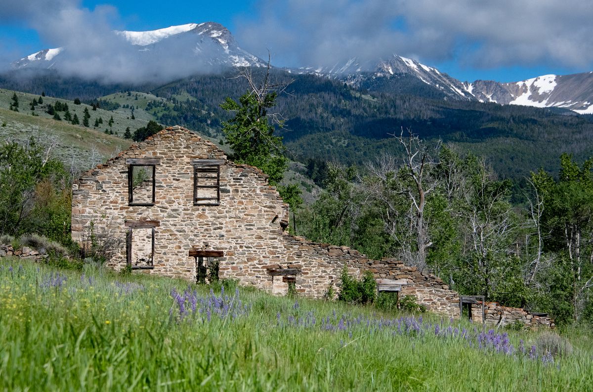 secrets-of-montanas-ghost-towns-pony