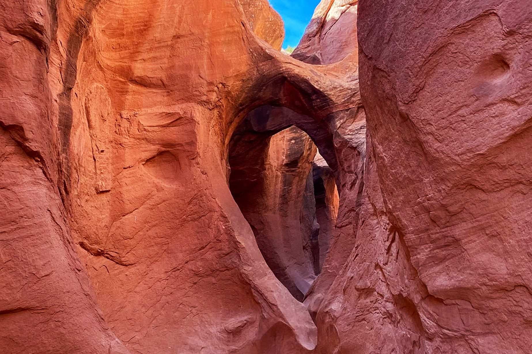 secrets-of-utahs-peek-a-boo-caves