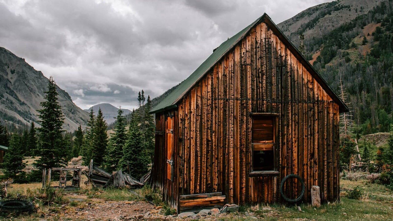 wyomings-mysterious-ghost-towns