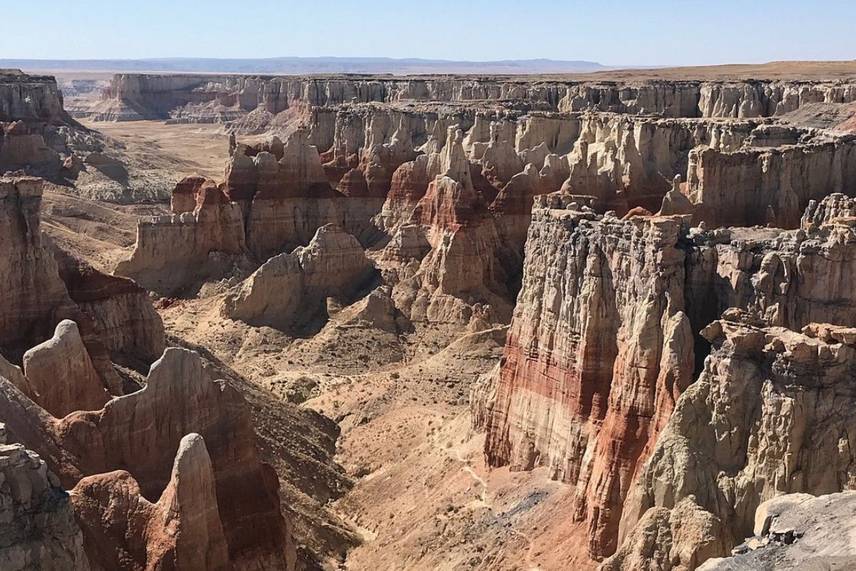arizonas-coal-mine-canyon-secrets