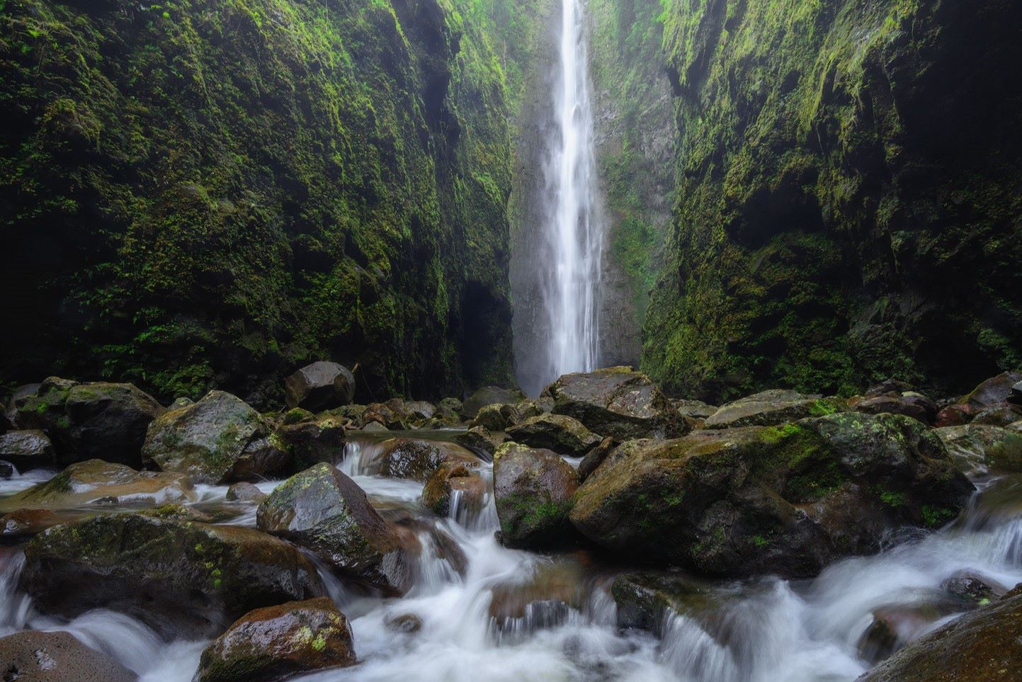 Hawaii8217s-Spirit-Falls-Secret hawaiis-spirit-falls-secret