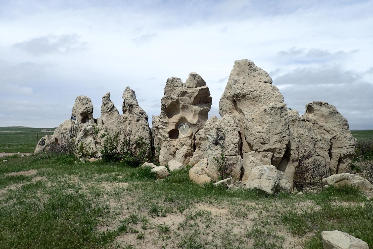 hidden-mysteries-of-wyomings-natural-fort