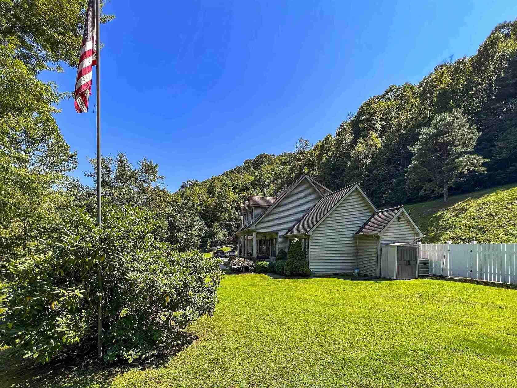 hidden-trading-posts-of-west-virginias-fort-gay