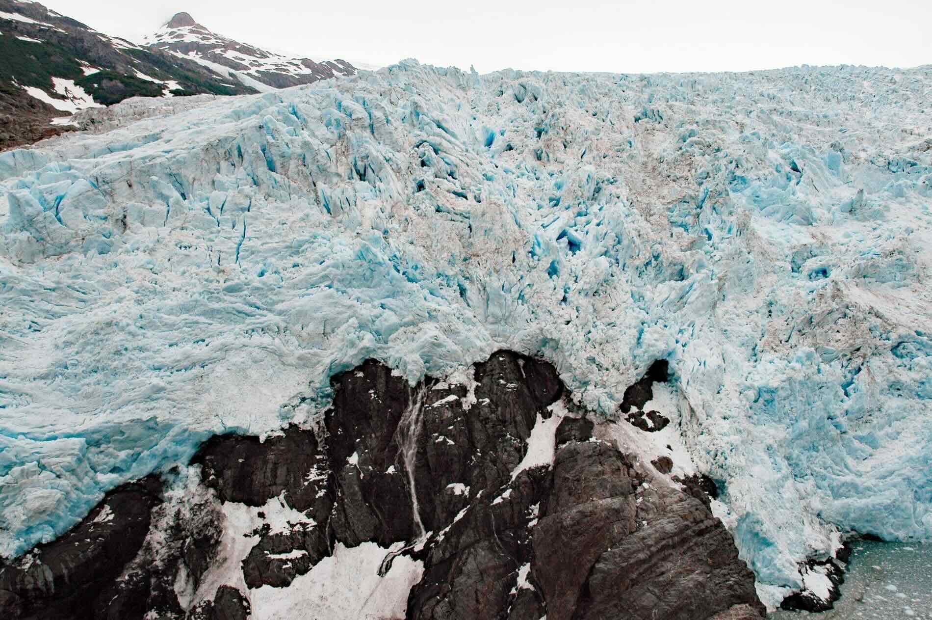 mysteries-behind-alaskas-tiger-glacier