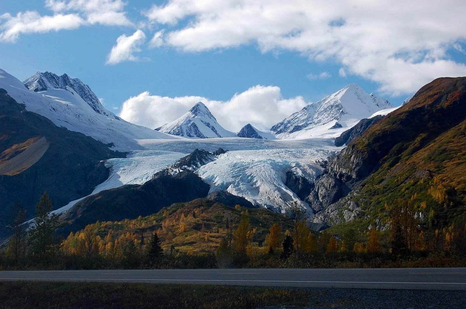 mysteries-behind-alaskas-worthington-glacier