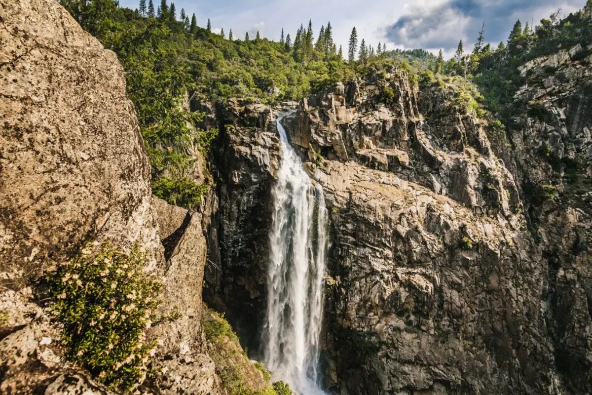 mysteries-behind-californias-feather-falls