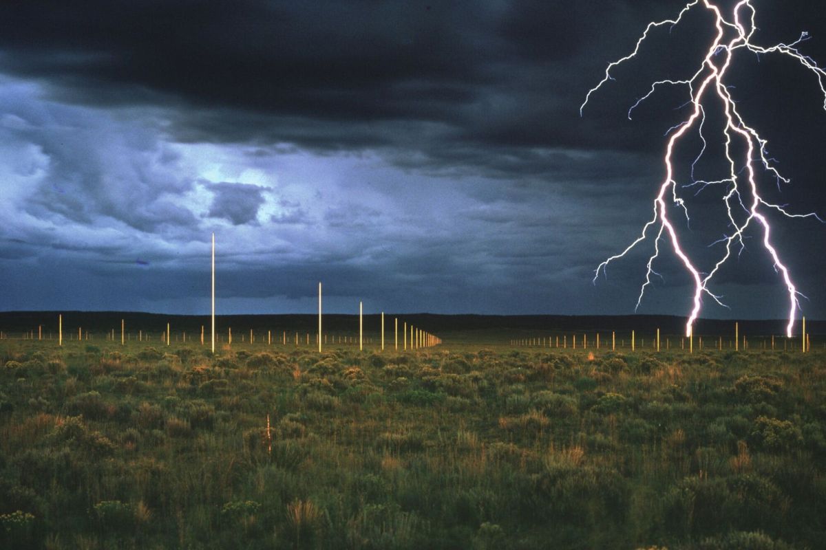 Mysteries-Behind-Iowa8217s-Lightning-Field mysteries-behind-iowas-lightning-field