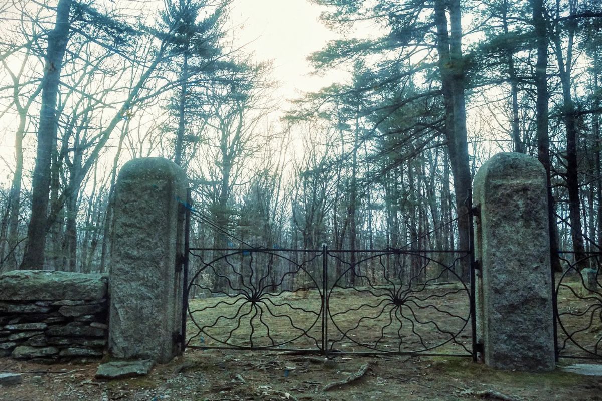 Mysteries-Behind-Massachusetts8217-Spider-Gates mysteries-behind-massachusetts-spider-gates
