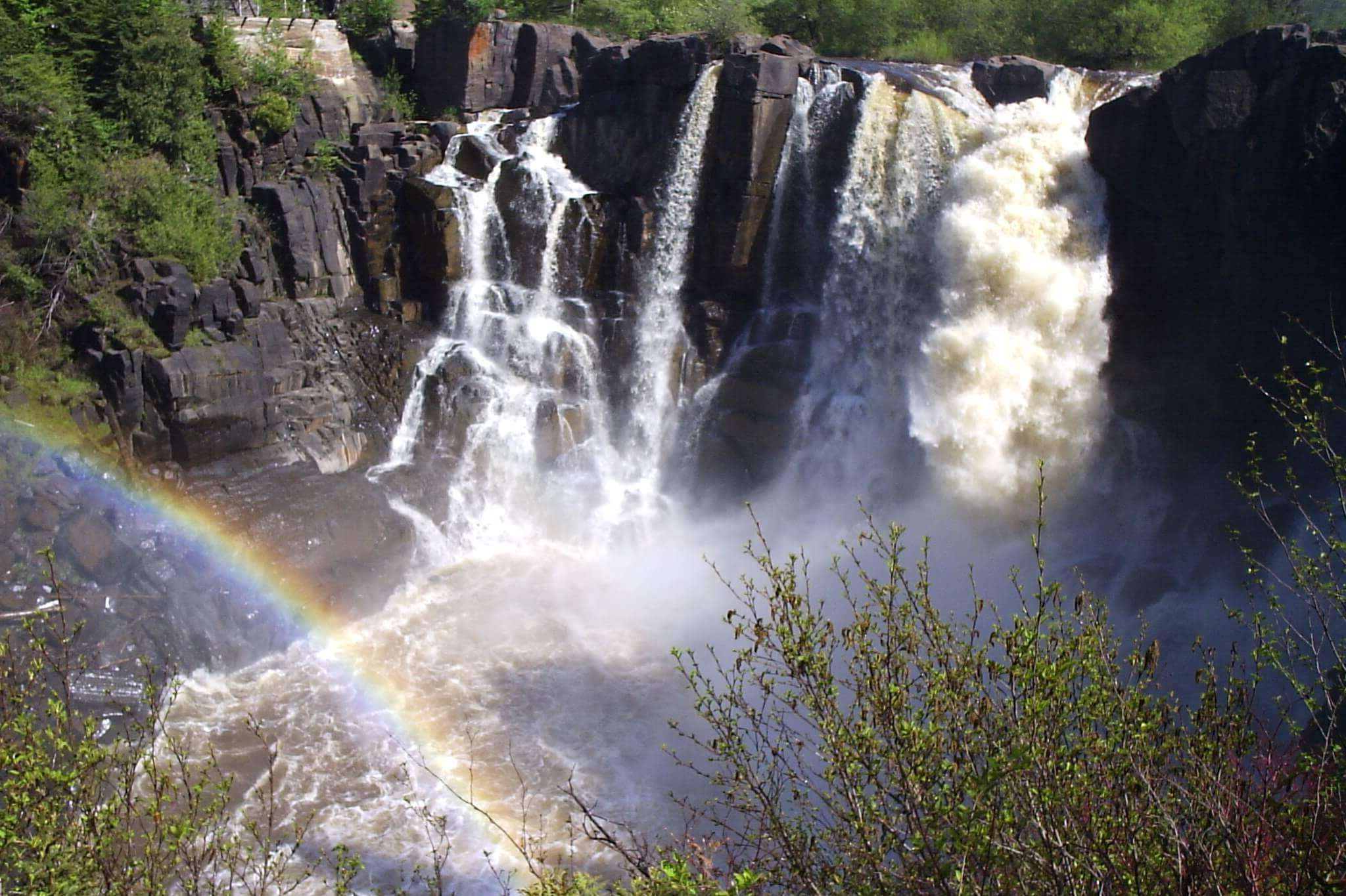 mysteries-behind-minnesotas-high-falls