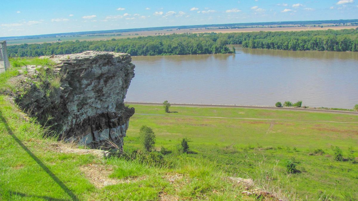 mysteries-behind-missouris-lovers-leap