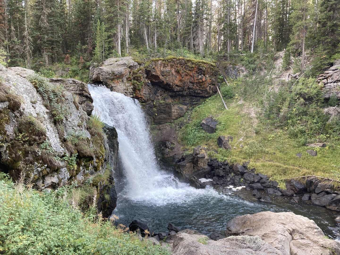 mysteries-behind-montanas-moose-falls