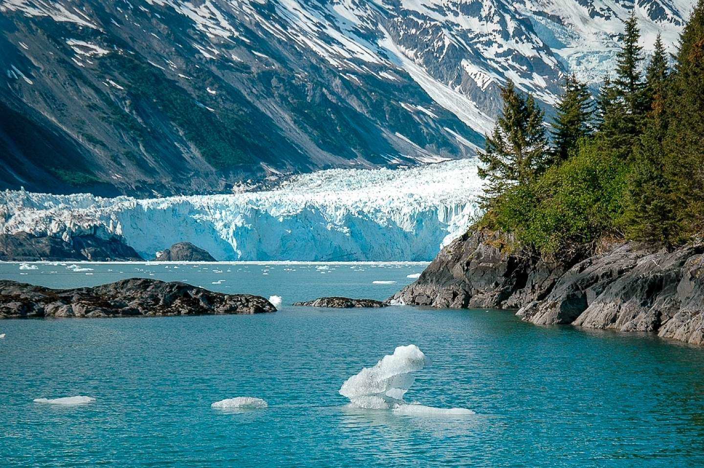 mysteries-hidden-in-alaskas-ice-valley