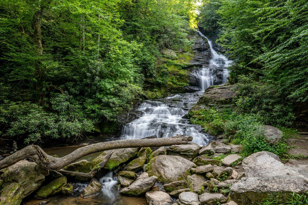 mysteries-hidden-in-georgias-warwoman-dell