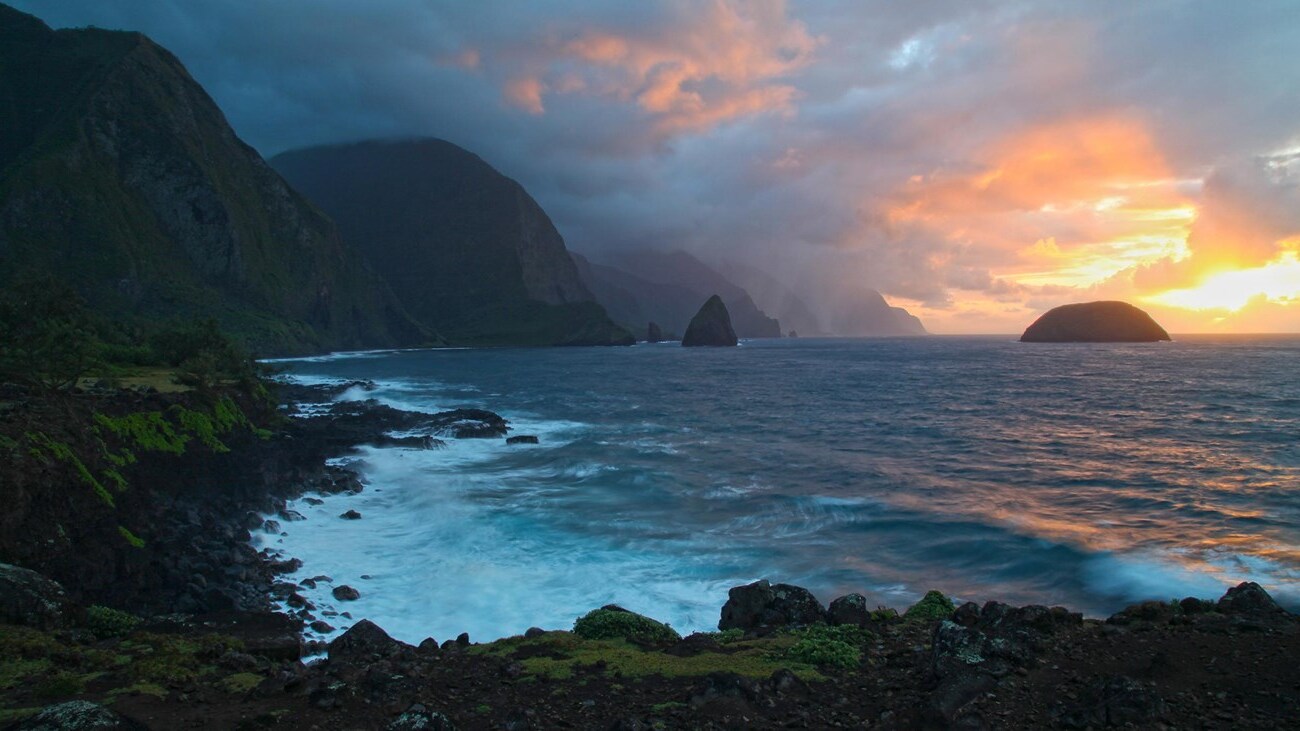 Mysteries-Hidden-In-Hawaii8217s-Kalaupapa-Cliffs mysteries-hidden-in-hawaiis-kalaupapa-cliffs