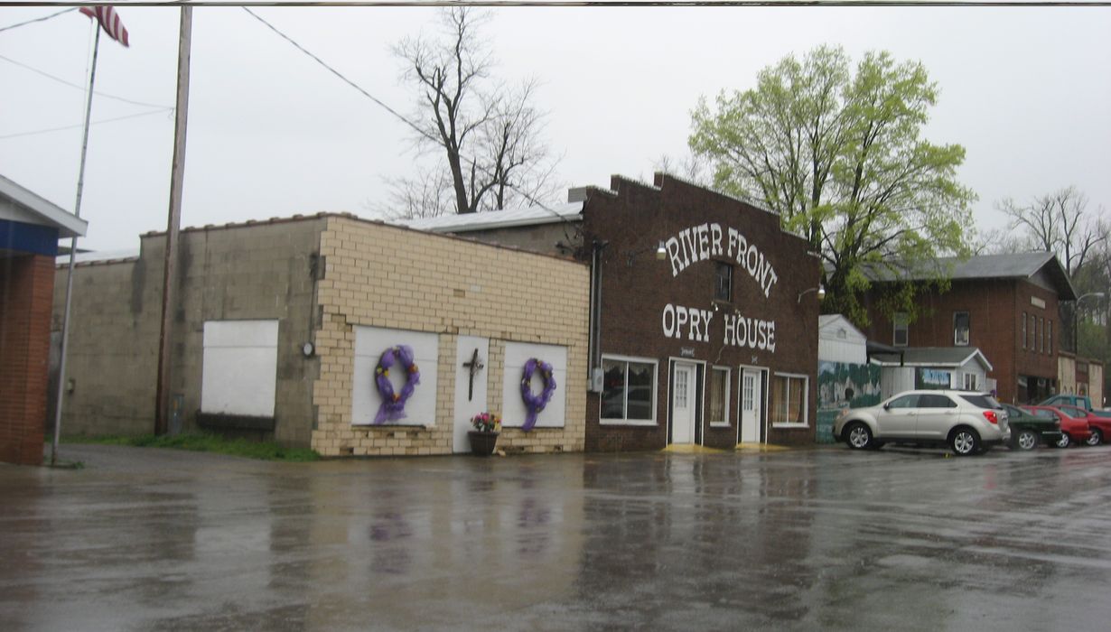 mysteries-hidden-in-illinois-cave-in-rock
