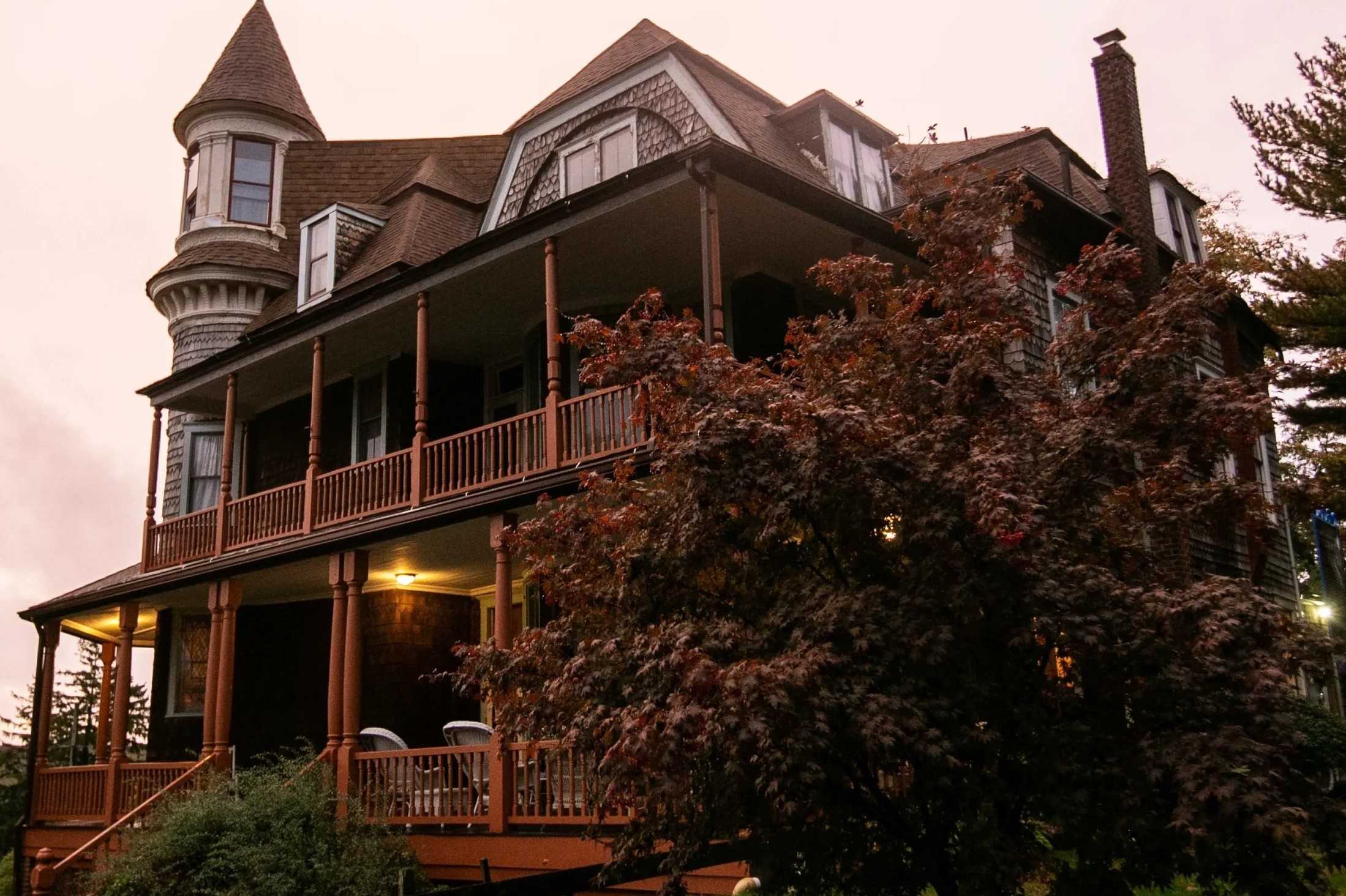 mysteries-inside-new-jerseys-ghost-manor