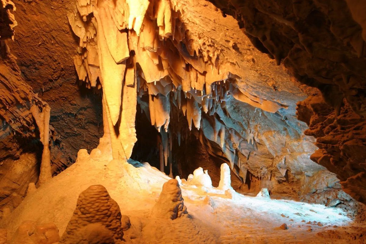mysteries-inside-virginias-dixie-caverns