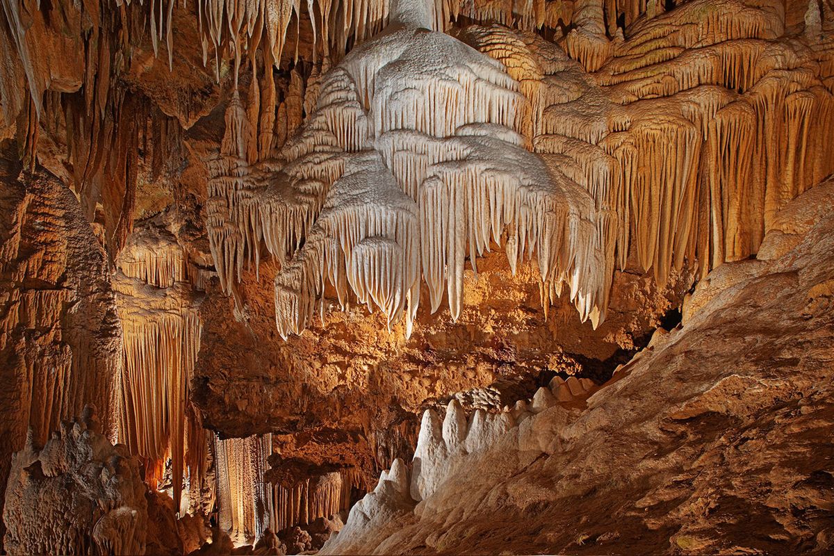 mysteries-inside-virginias-luray-caverns