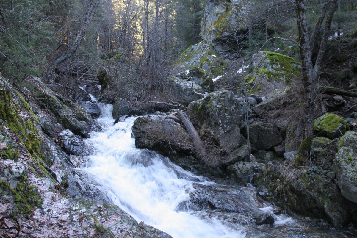 mysteries-of-californias-black-rock-springs