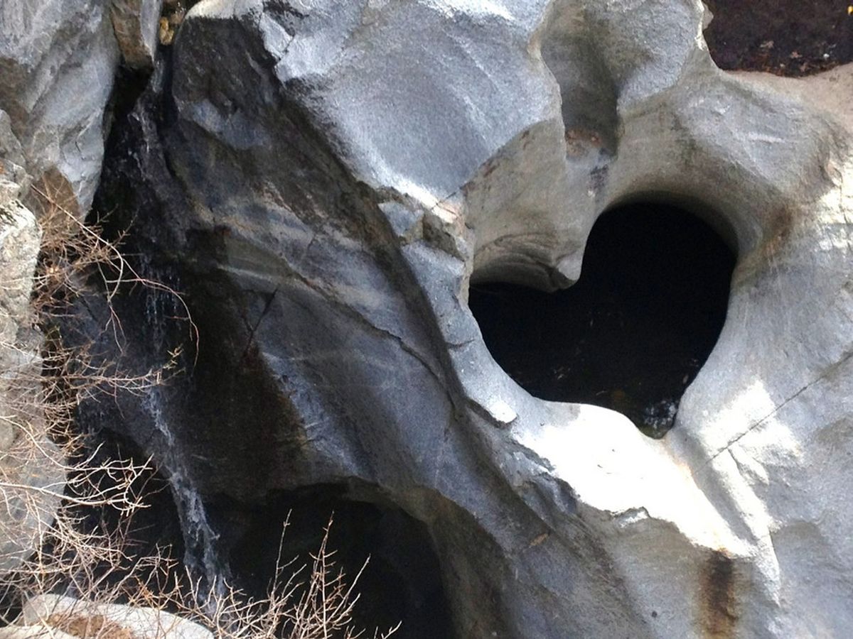 mysteries-of-californias-heart-rock-waters