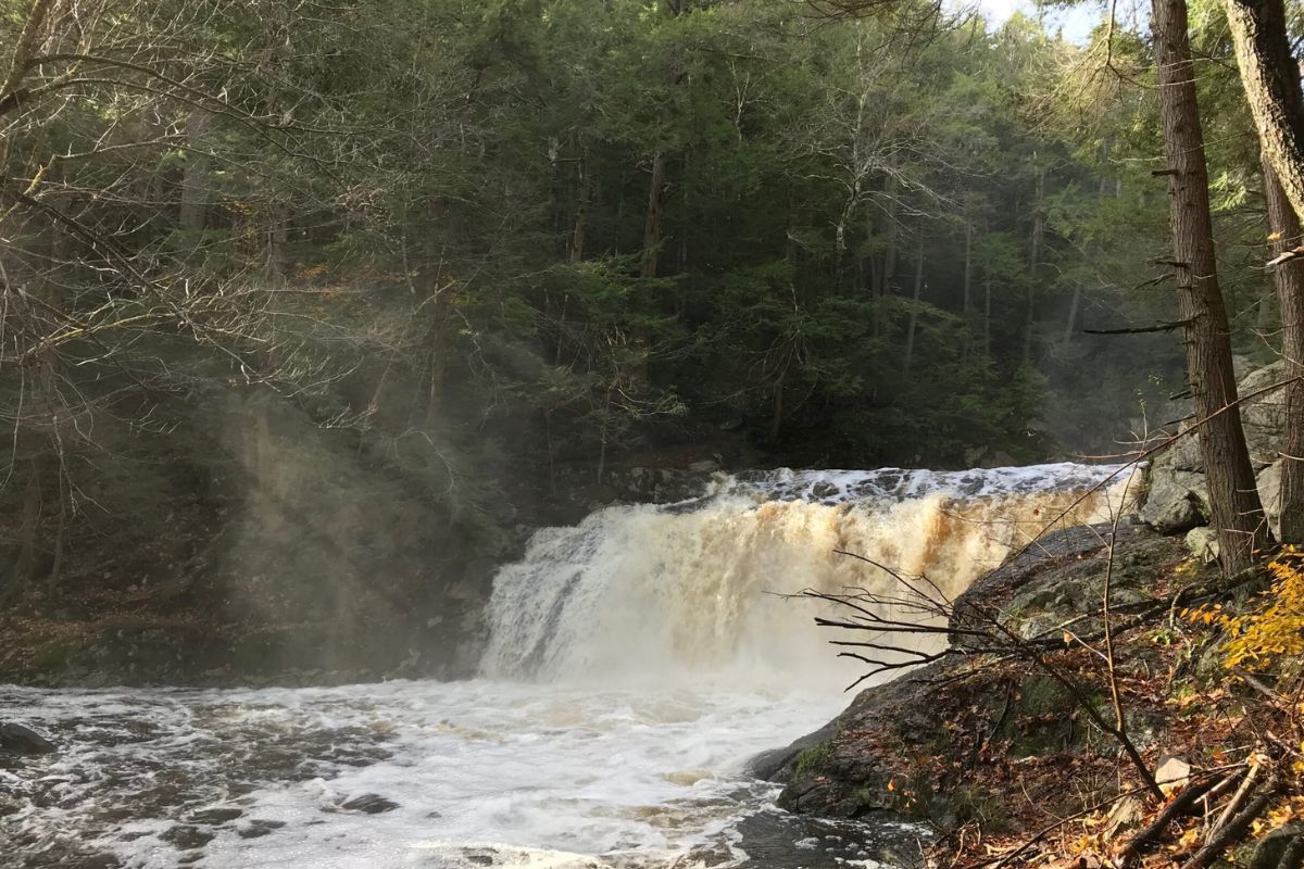 mysteries-of-massachusetts-doanes-falls