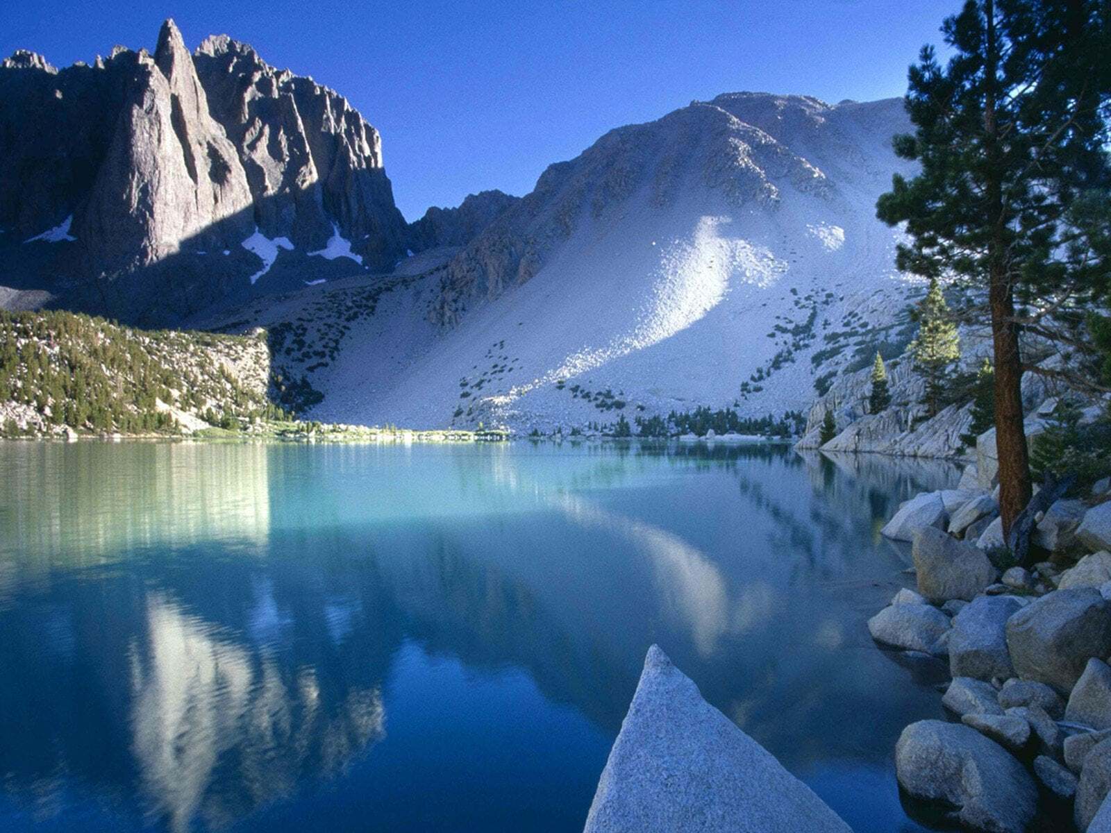 mysteries-of-nevadas-turquoise-lake