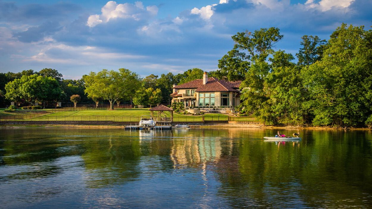 mysteries-of-north-carolinas-ghost-lake