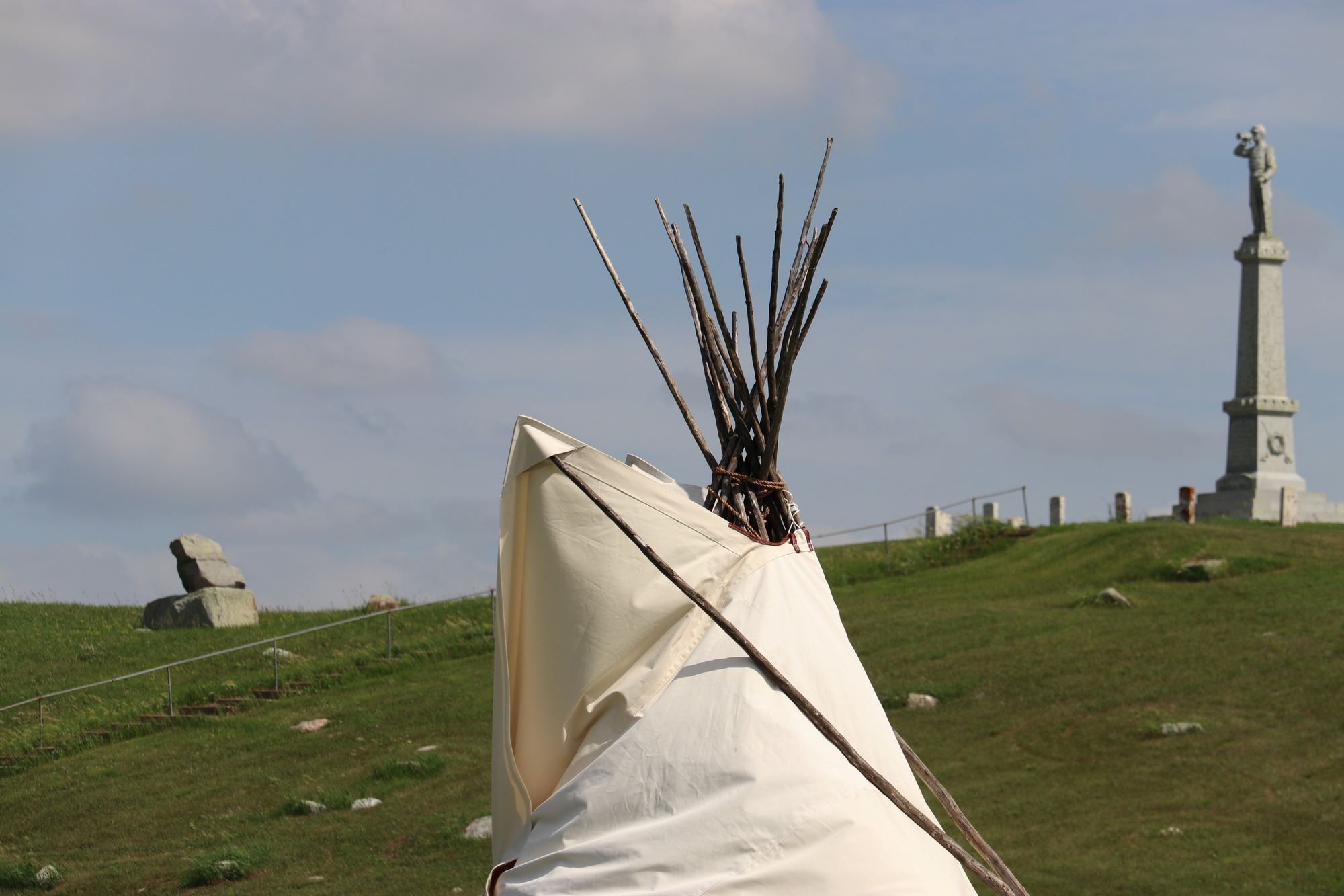 mysteries-of-north-dakotas-white-stone-hill