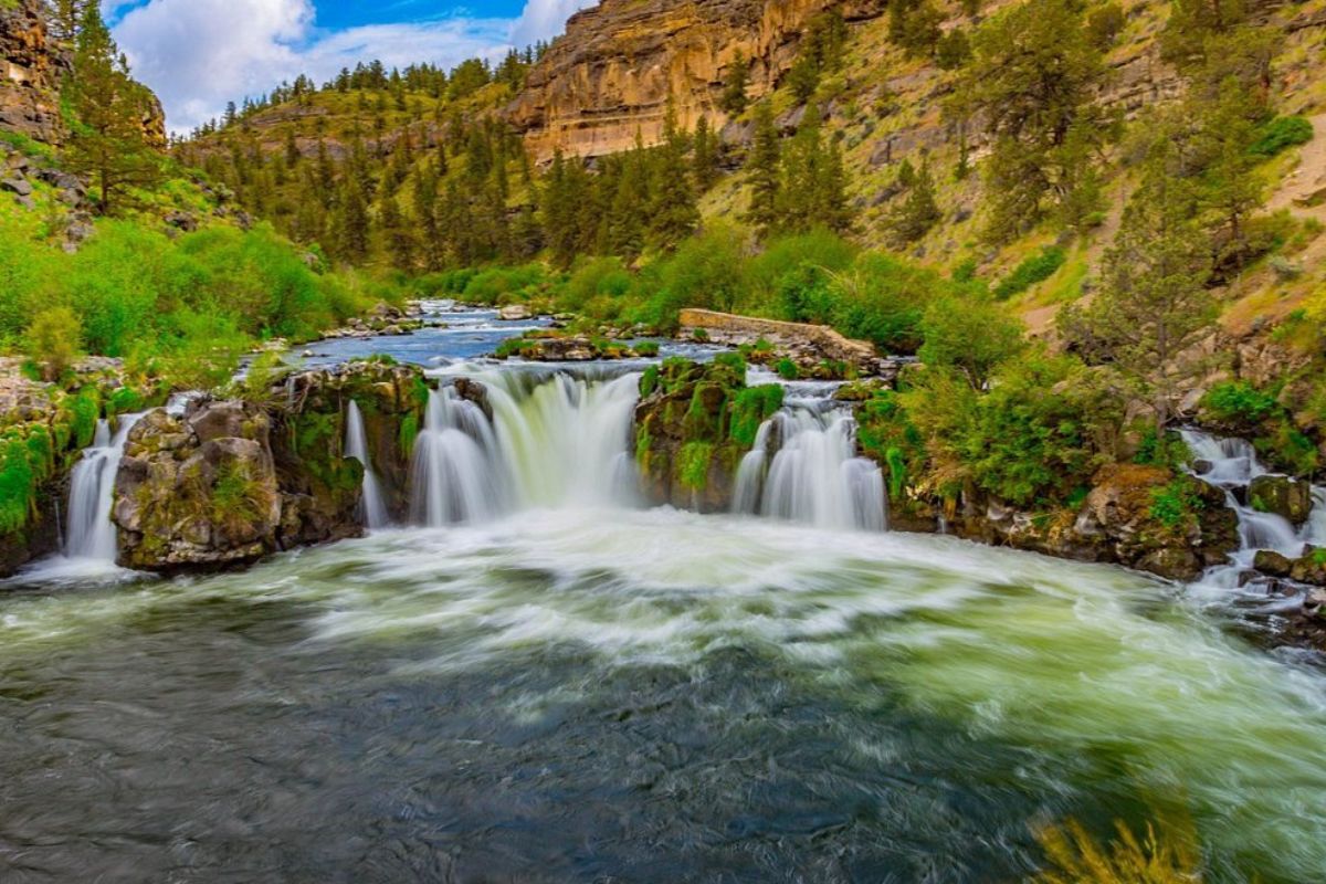 mysteries-of-oregons-crooked-river-springs