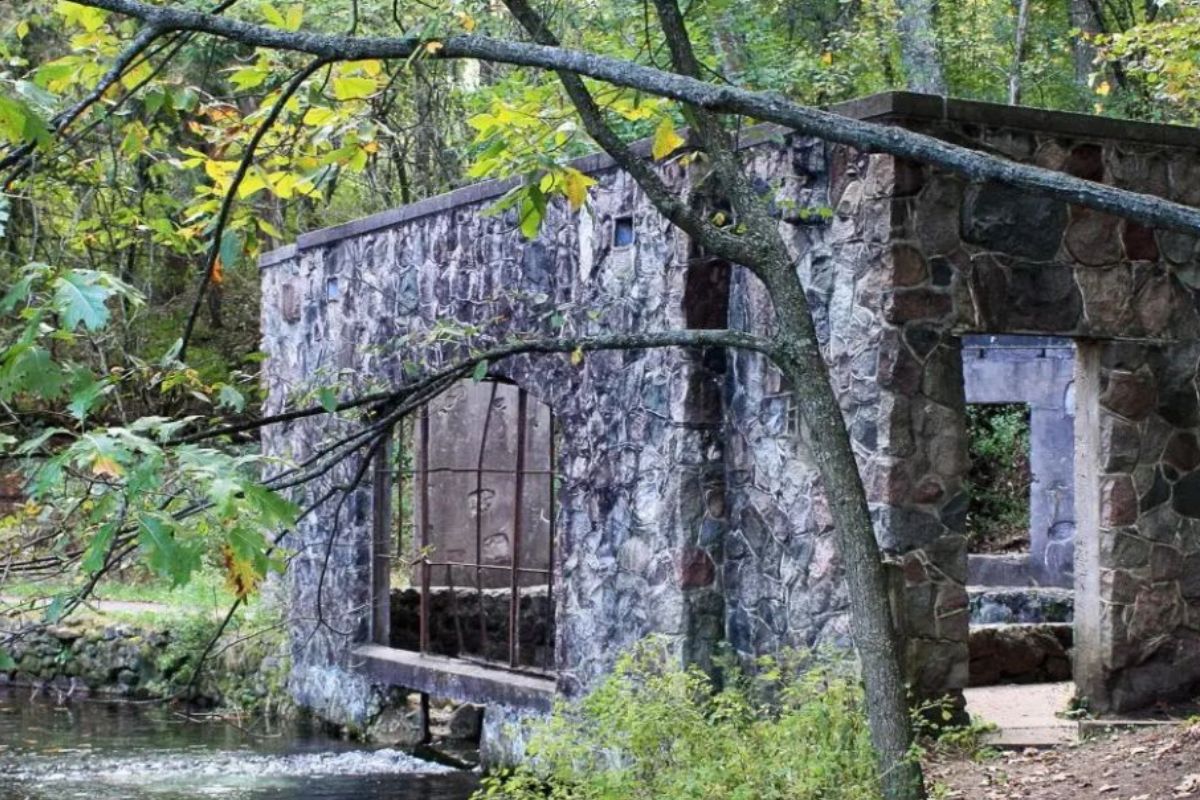 mysteries-of-wisconsins-kettle-moraine-springs