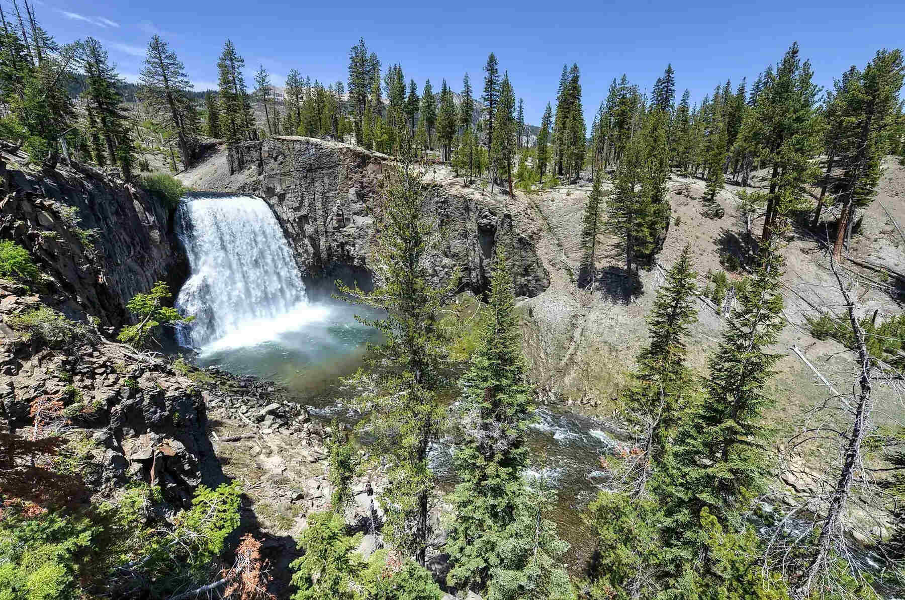 mystery-behind-californias-rainbow-falls