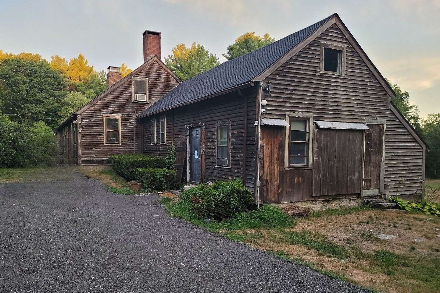 mystery-behind-rhode-islands-witch-gate