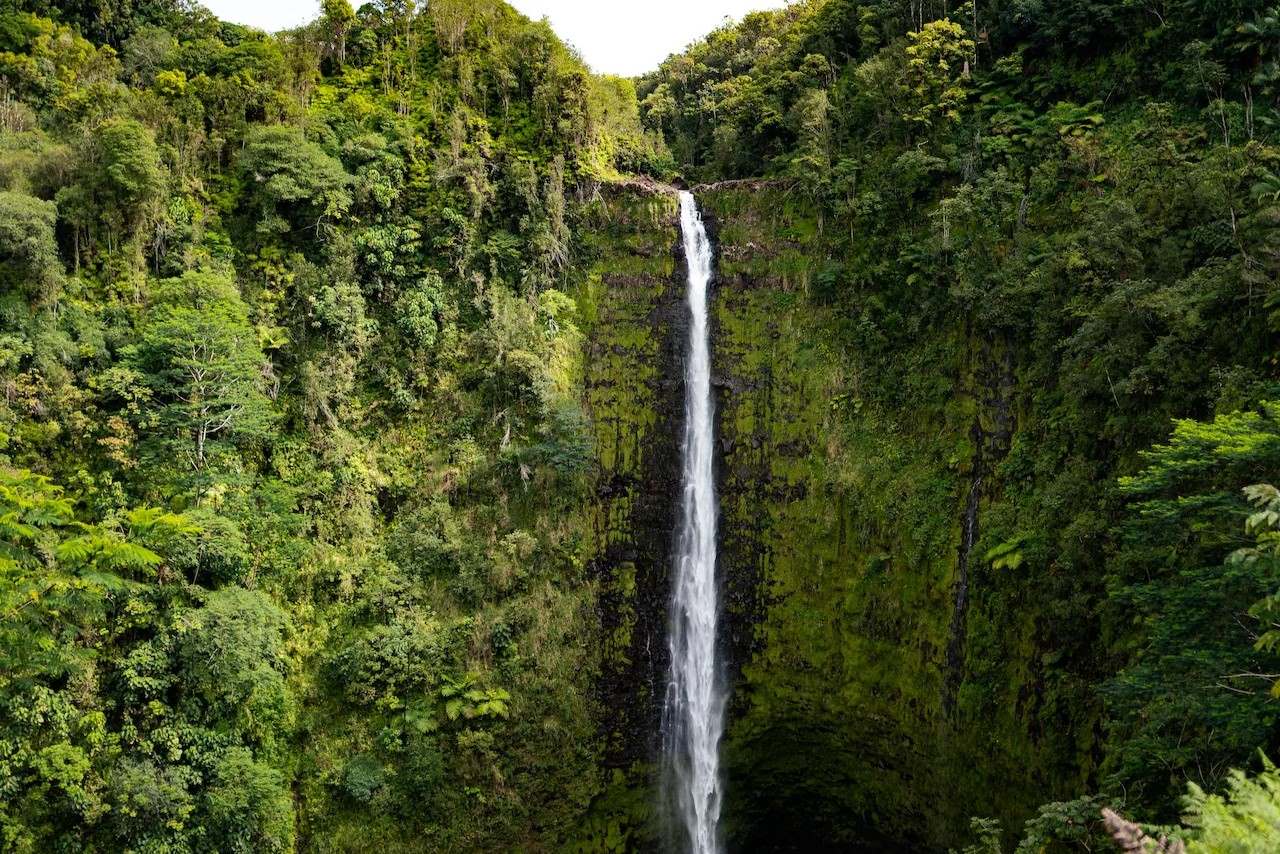 secrets-behind-hawaiis-thunder-falls