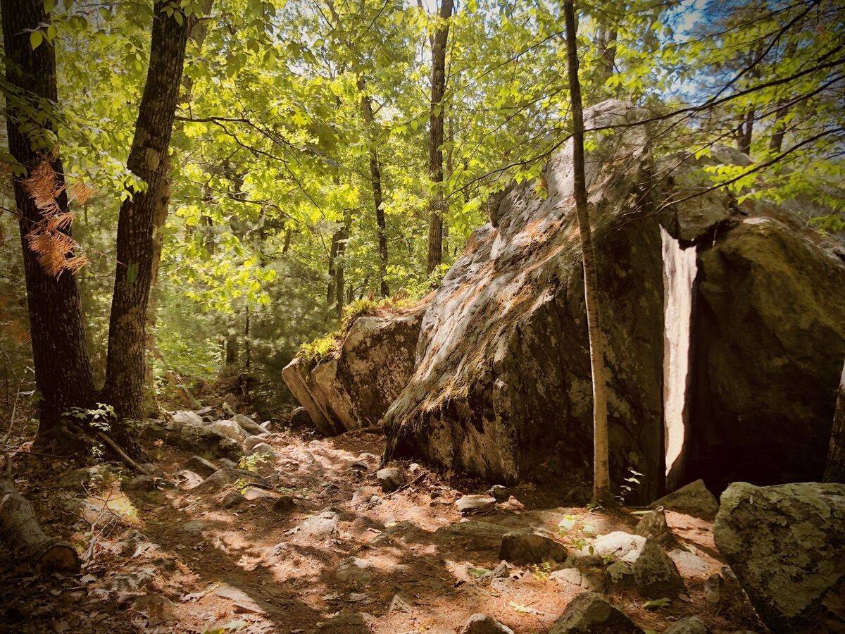 secrets-behind-rhode-islands-wolf-rock