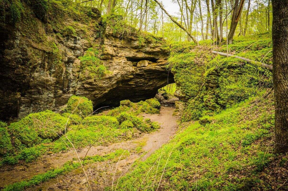 secrets-beneath-iowas-maquoketa-caves