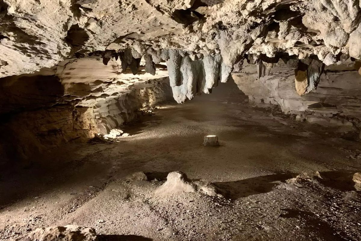 secrets-beneath-kentuckys-storm-cave