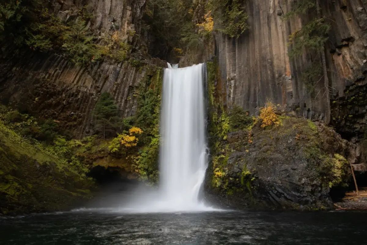 secrets-beneath-oregons-toketee-falls