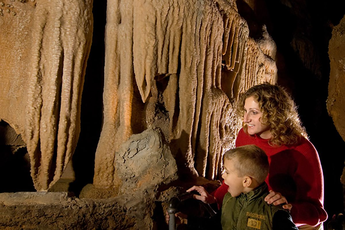 secrets-beneath-pennsylvanias-lincoln-caverns