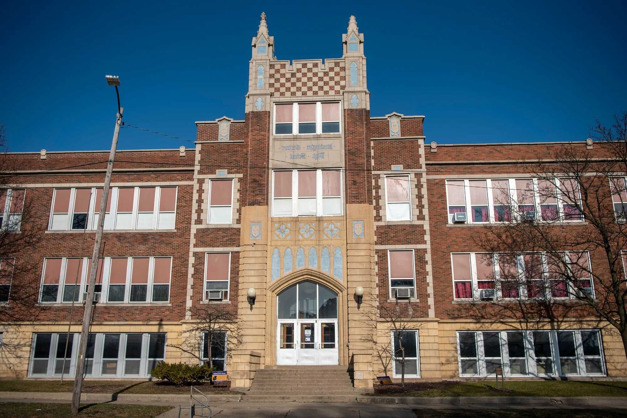 secrets-beneath-washingtons-gardner